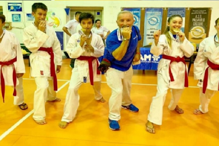 Il team pugliese di karate vincitore del Trofeo Coni