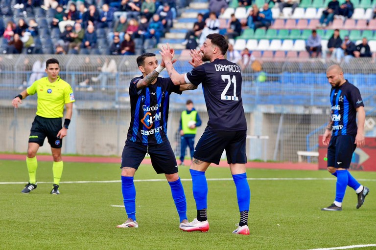 Vito Lavopa e Gaetano Dammacco, Bisceglie Calcio. <span>Foto Emmanuele Mastrodonato</span>