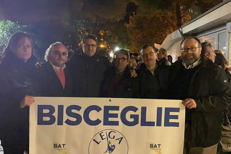 Militanti biscegliesi della Lega con Nicola Molteni