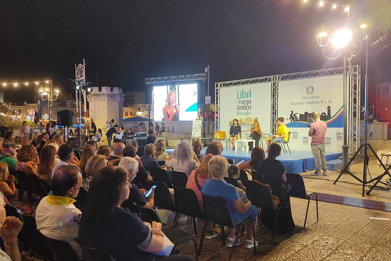 Presentazione “Francesco Pio. Per sempre diciotto anni” sul palco di 