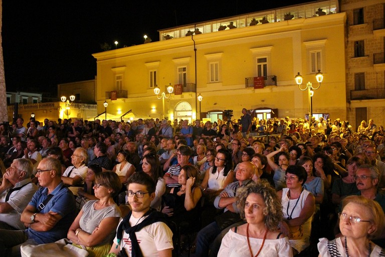 Libri nel Borgo Antico in largo Castello. <span>Foto Alberto Dell'Olio</span>