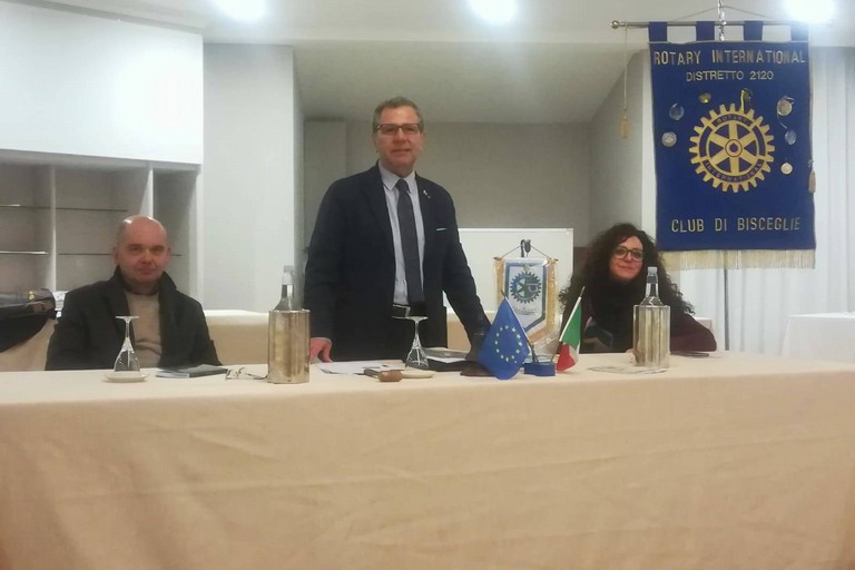 Al Rotary di Bisceglie, presentazione del libro del prof. Gianfranco Longo