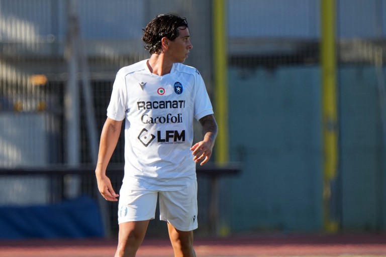 Lorenzo Ievolella, Bisceglie Calcio. <span>Foto Emmanuele Mastrodonato</span>