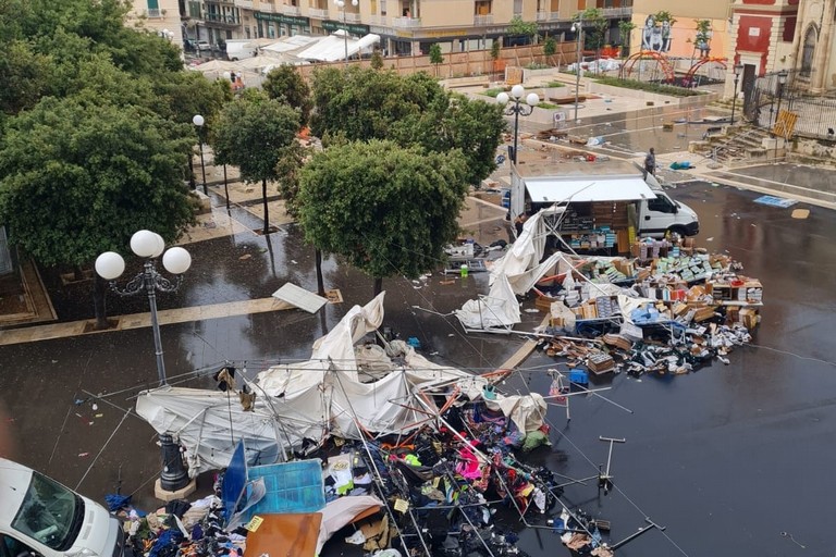 Maltempo devasta il mercato domenicale di Bisceglie