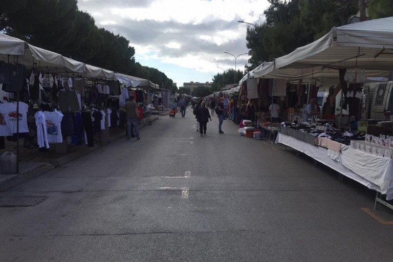 Mercato settimanale nel quartiere Seminario di Bisceglie