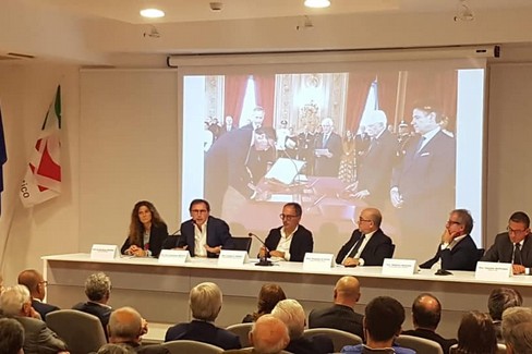 Convegno a Trani su regionalismo e autonomia differenziata col ministro Boccia e l'ex governatore della Lombardia Maroni