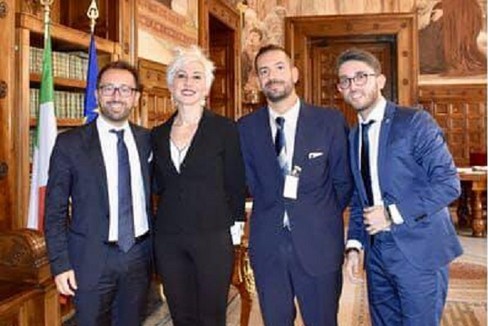 L'avvocato Troilo con il ministro Bonafede e i componenti dell'Osservatorio. <span>Foto Ministero della giustizia</span>