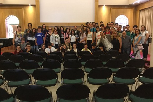 Antonio Ingroia con gli studenti del 