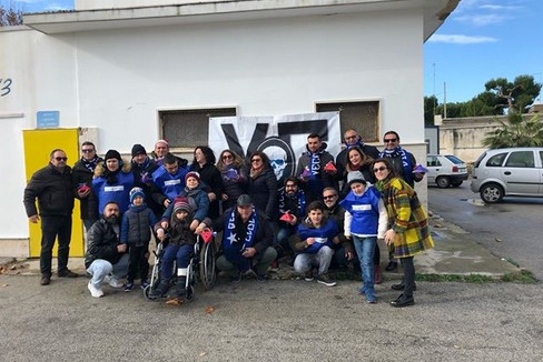 Il gruppo Vecchia Guardia e alcuni membri dell'associazione Con.Te.Sto.