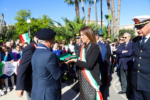 L'assessore Roberta Rigante ha rappresentato il comune nelle celebrazioni della Giornata delle Forze Armate