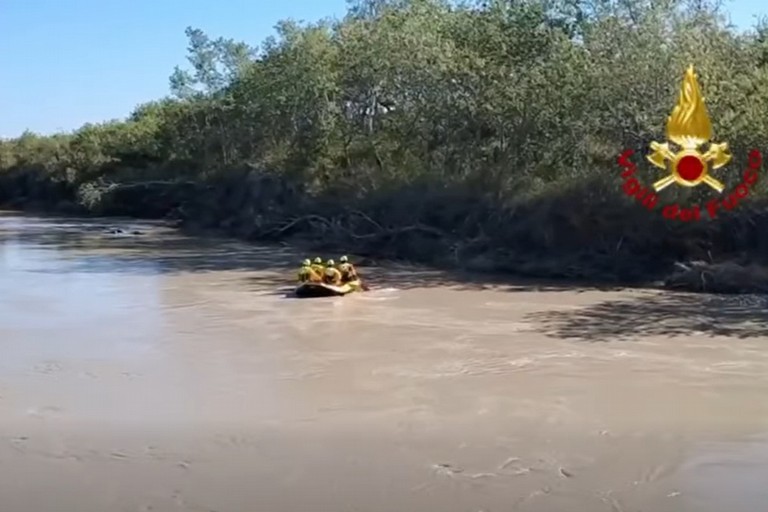 Mino Racanati, ricerche dei vigili del fuoco nel fiume Trigno