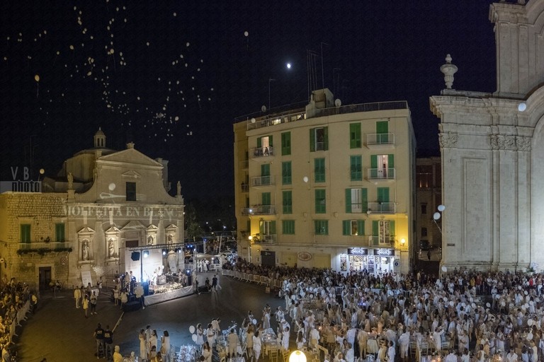 L'edizione 2018 della cena en blanc a Molfetta