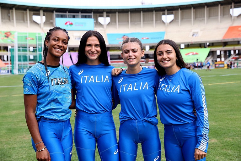 Antonella Todisco (prima da destra) con le altre componenti della staffetta 4x100. <span>Foto Giancarlo Colombo / Fidal</span>