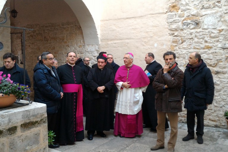 Le-Caritas-di-Bisceglie-incontrano-il-nuovo-vescovo-D'Ascenzo