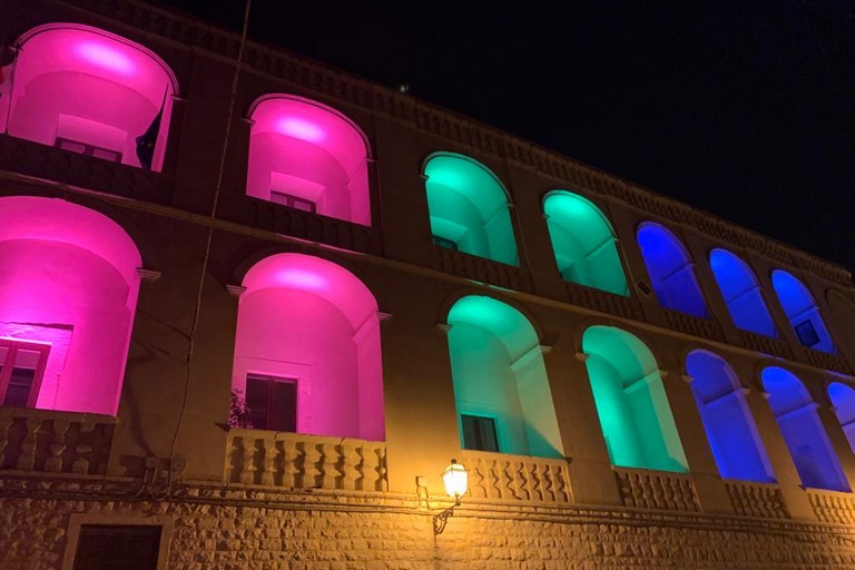 Palazzo San Domenico illuminato per la Giornata mondiale delle malattie rare