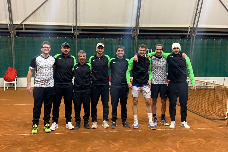 Andrea Pellegrino e tutta la squadra del New Tennis Torre del Greco