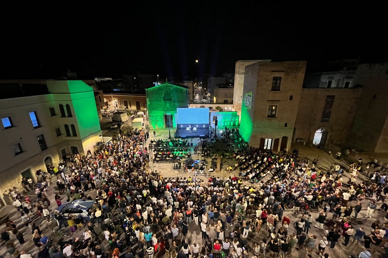 DigithON, Piazza Castello