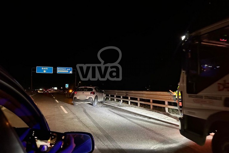 Lunghe code sulla statale 16 bis per un incidente all'altezza di Bisceglie nord