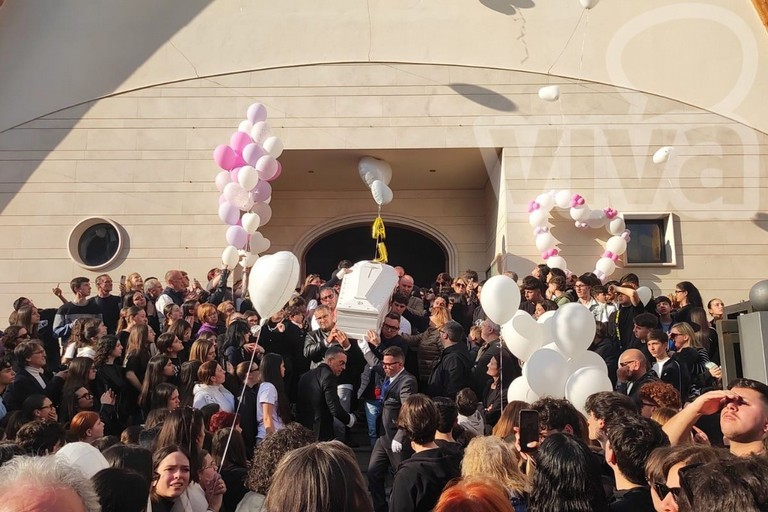 L'ultimo saluto ad Alicia Amoruso