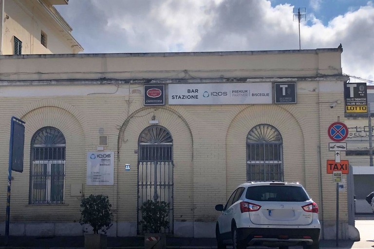 Furto al bar della stazione di Bisceglie: ladri in fuga