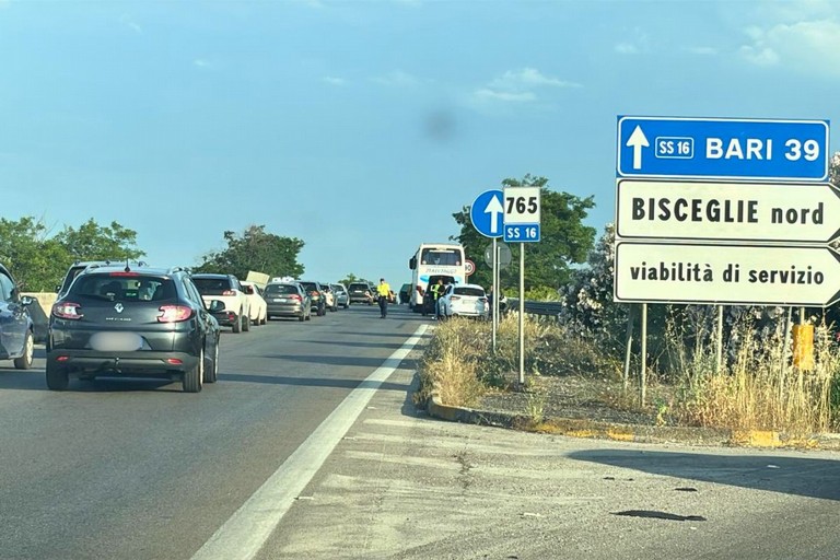 Incidente strada statale 16 bis a Bisceglie nord