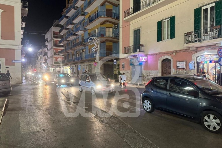 Via Imbriani, donna investita da uno scooter