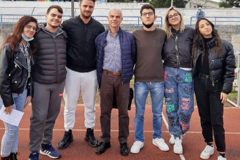 Studenti dell'istituto Sergio Cosmai di Bisceglie