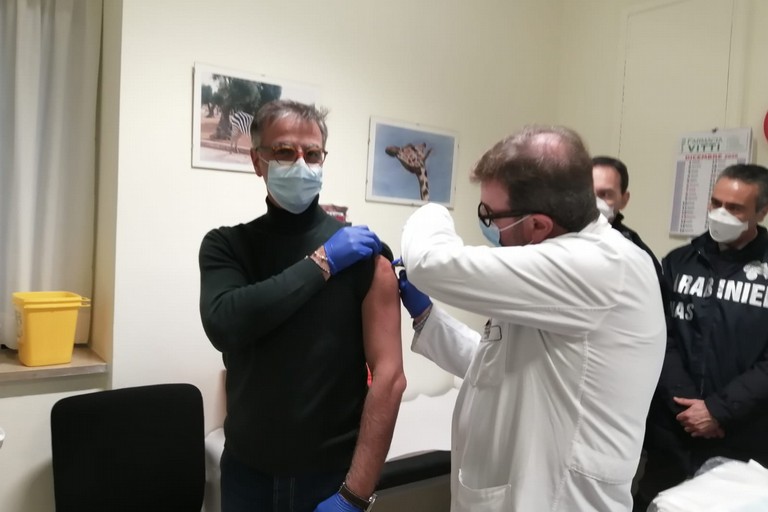 La vaccinazione di Riccardo Matera, direttore del Dipartimento di prevenzione Asl Bt