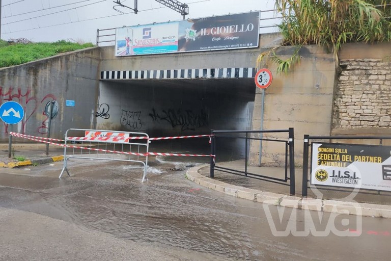 Chiuso momentaneamente il ponte di via Ruvo per allagamenti