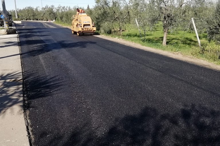 Rifacimento asfalto strada San Pietro