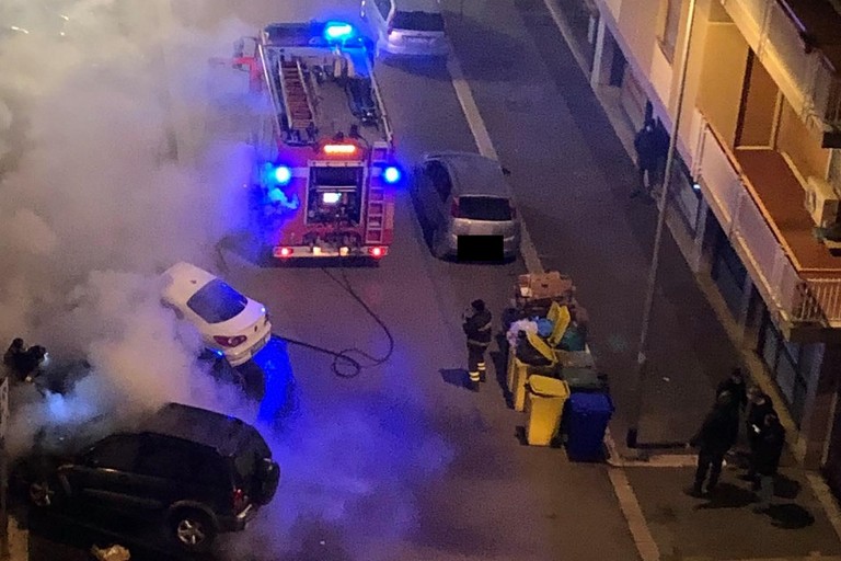 L'intervento dei Vigili del fuoco in via Alcide De Gasperi