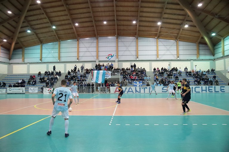 Un'azione del match Sammichele-Futsal Bisceglie. <span>Foto Claudio Spada</span>