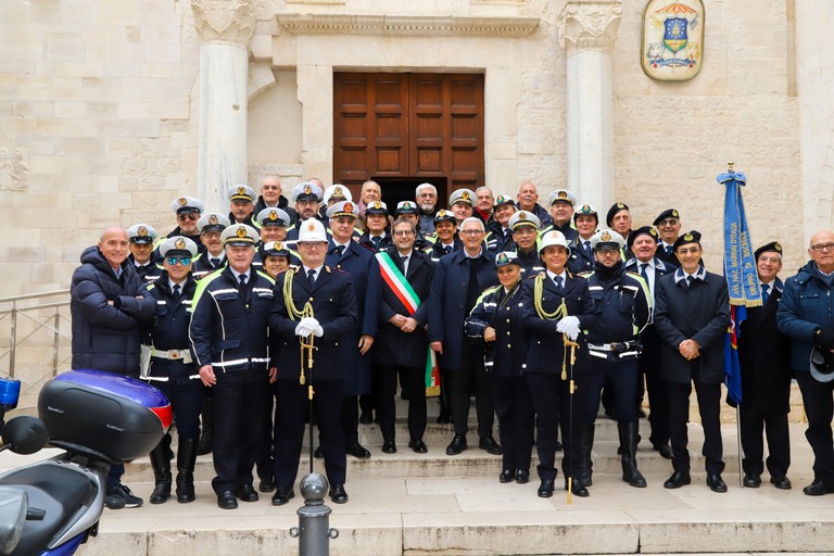 Polizia Locale al completo col sindaco Angarano