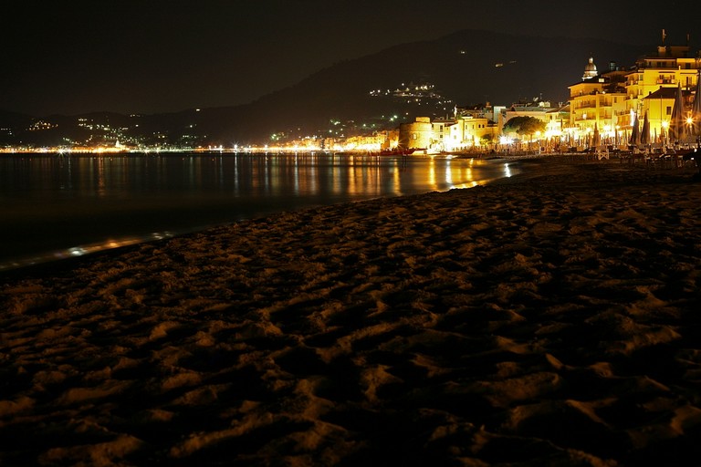 Spiaggia notturna