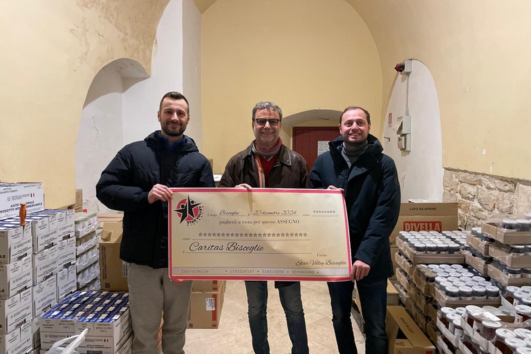 Star Volley Bisceglie dona alla Caritas