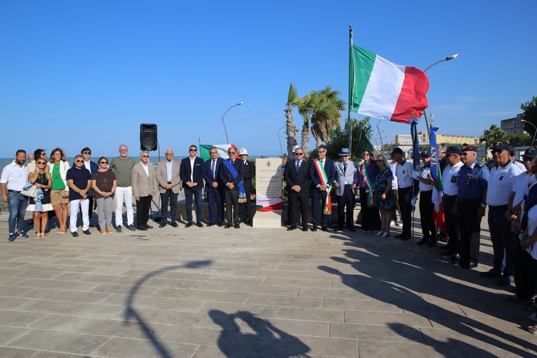 La nuova stele della strage all'aeroporto di Linate