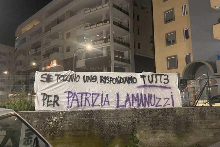 Striscione Collettivo Ziwanda Patrizia Lamanuzzi. <span>Foto Serena De Musso</span>