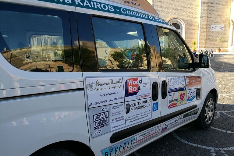 Il taxi sociale della Cooperativa Kairos. <span>Foto Serena Ferrara</span>