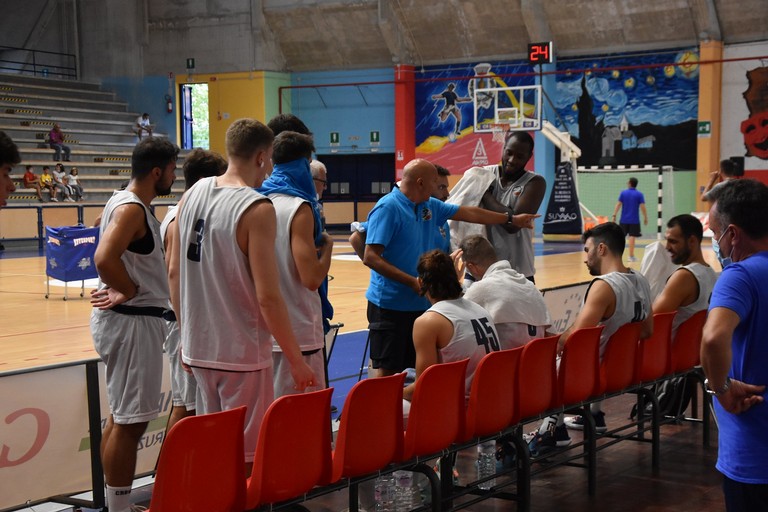 Lions Bisceglie, un timeout di coach Luciano Nunzi. <span>Foto Antonio Lopopolo</span>