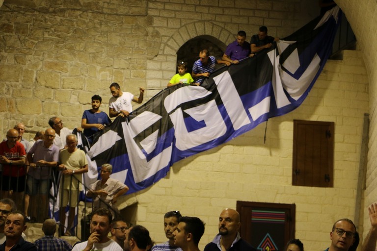 Tifosi nerazzurri durante la presentazione di mister Zavettieri. <span>Foto Cristina Scarasciullo</span>