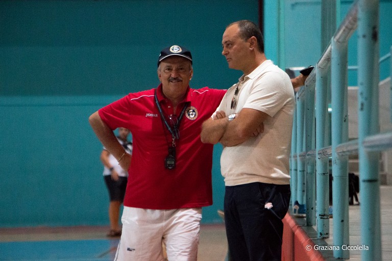 Leopoldo Capurso, tecnico del Futsal Bisceglie, col ds Ruggiero Passero. <span>Foto Graziana Ciccolella</span>