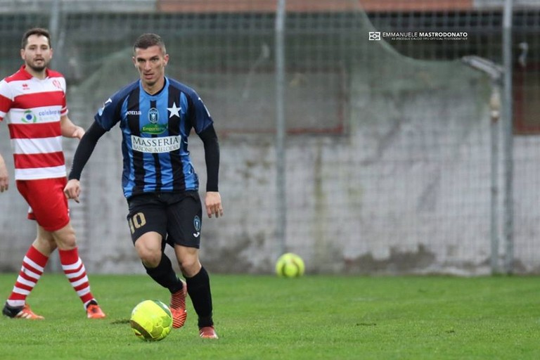 Idriz Toskic, centrocampista del Bisceglie. <span>Foto Emmanuele Mastrodonato</span>