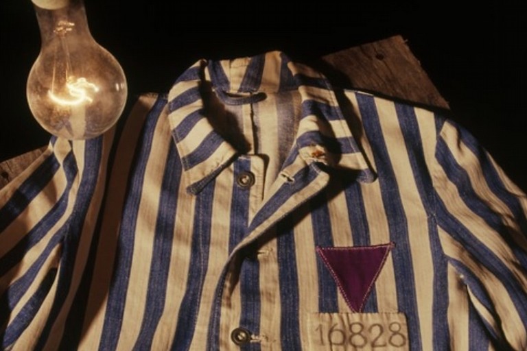 Uniforme triangoli viola. <span>Foto jw.org</span>