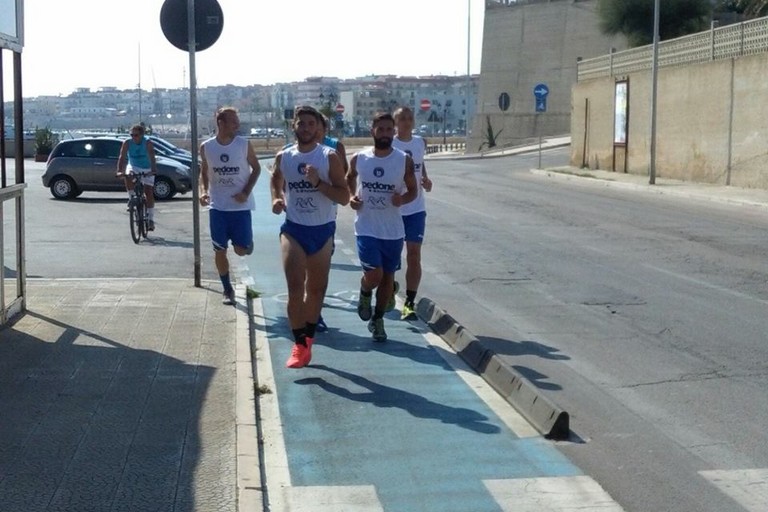 Calciatori dell'Unione si allenano sul lungomare