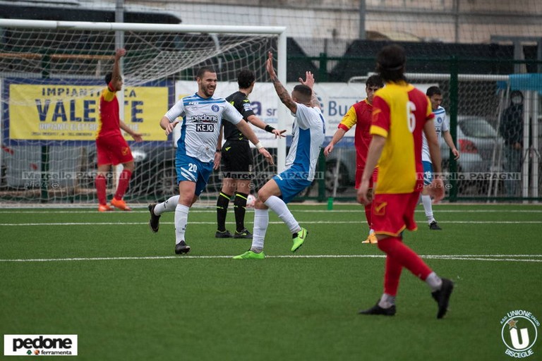 Esultanza dei calciatori dell'Unione Bisceglie. <span>Foto Marcello Papagni</span>