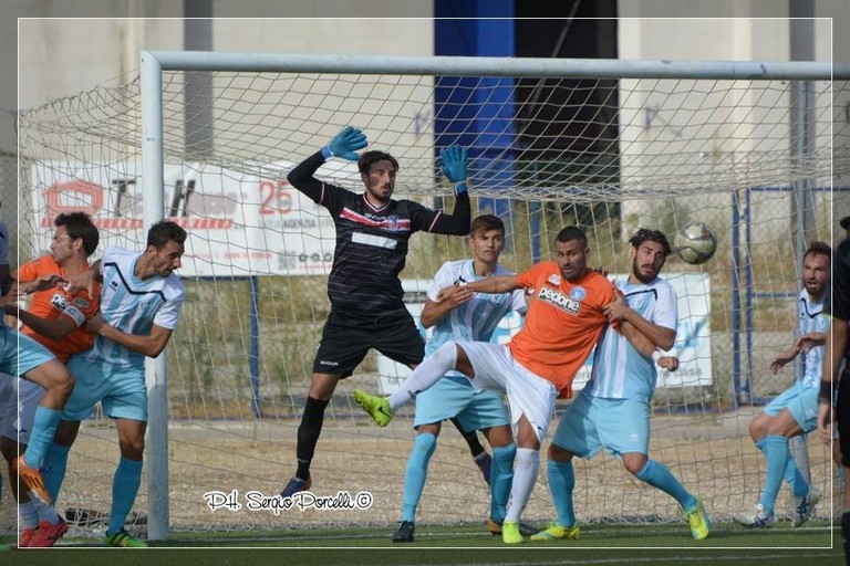 Un'azione pericolosa dell'Unione nel match di Coppa con il Trani. <span>Foto Ufficio stampa Unione Calcio Bisceglie</span>