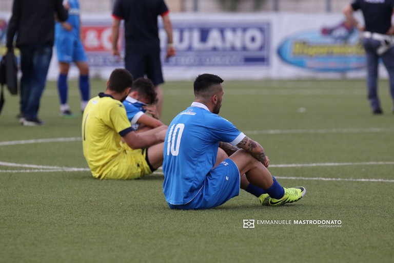 La delusione dei calciatori azzurri. <span>Foto Emmanuele Mastrodonato</span>