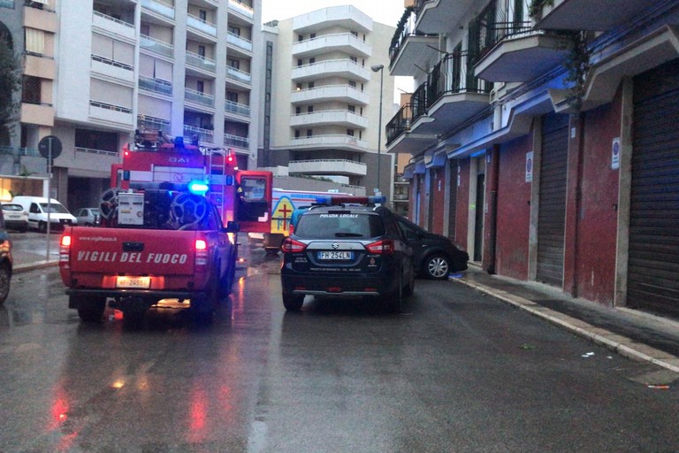 Intervento di Vigili del Fuoco e Polizia Locale in via Pasubio