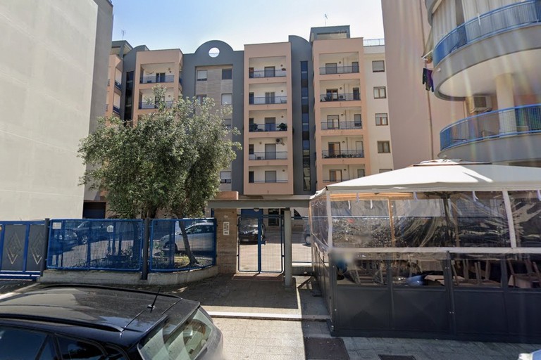 L'edificio di viale Calace interessato dall'ordinanza