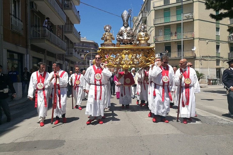 Santi patroni in processione